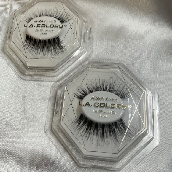 Beauty Kit - Picture 2 of 2